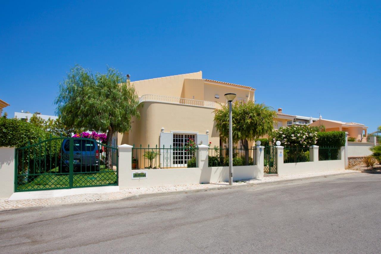 Villa Bonita - 5 Bedroom Villa in Praia da Gale