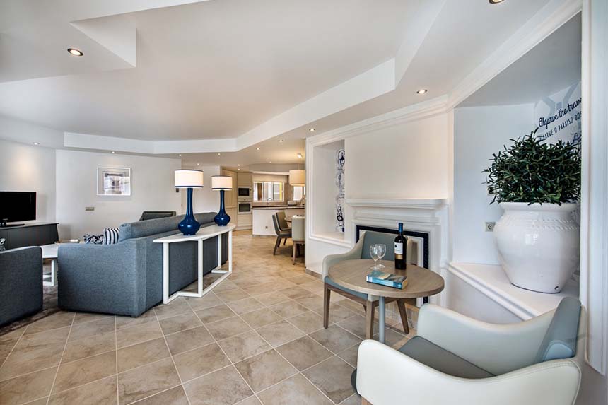 Four Seasons Fairways - 2 Bedroom Apartment with Jacuzzi