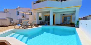 Four Seasons Fairways - 3 Bedroom Hillside Apartment with pool